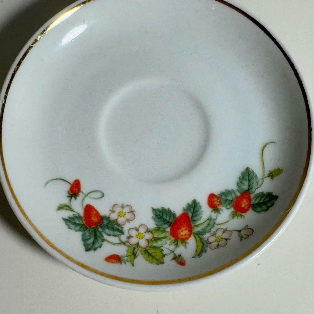1978‎ Avon Strawberry Floral White Saucer with Gold Rim